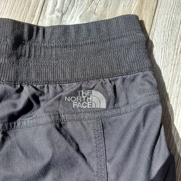 The North Face - Women's Aphrodite Motion Shorts - Picture 4 of 8